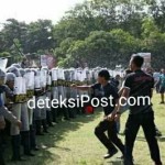 Simulasi Penanggulangan Huru-Hara di Lapangan Niti Mandala Renon