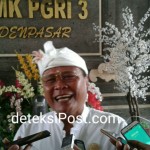 Peringatan Hari Saraswati Dirayakan Di Halaman  SMK PGRI 3 Denpasar