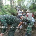 Krama Subak Srason  Melaksanakan Karya Bakti Bersama Anggota Koramil