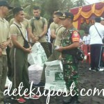 Bhakti Sosial Jumat Bersih, TNI Dan Masyarakat Bersihkan Pantai Saba