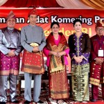 Presiden Jokowi dan Ibu Iriana Terima Gelar Adat Komering