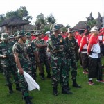 Kodim Klungkung Ngayah Karya Bakti Di Pura Besakih