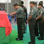 Kasdam IX/UDY Sambut Jenazah Prajurit TNI AD Gugur Saat Kontak Senjata