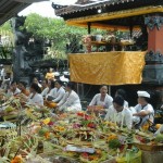 Kodim 1610/Klungkung Upacara Piodalan Di Pura Satya Mahottama