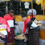 Giat Kerja Bakti di Pura Besakih Bersama Jajaran Polres Karangasem