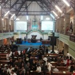 Umat Kristiani Menjalankan Ibadah Jumat Agung di Gereja Maranatha
