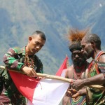 Warga Puncak Jaya Serahkan Alat Perang Deklarasi Setia NKRI
