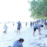 Pembersihan Pantai dilakukan oleh The Tamarind Staff