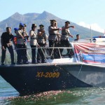 Polres Bangli Upacara Tabur Bunga di Danau Batur Kintamani