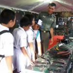 Stand TNI Kodam IX/Udayana di Kunjungi Anak Sekolah Antusias