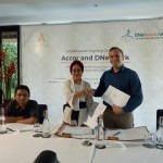 Penandatanganan MuO Oleh Hani Fauzia Ramadhani dengan Sylvain Pasdeloup.