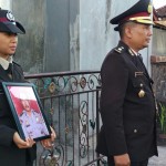 Jenazah Iptu Ketut Rana, Anggota Polair Polda Bali, Diupacarai Secara Dinas Kepolisan.