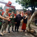 Polsek Kintamani Bersama Pemkab Bangli, Lakukan Penyemprotan Disinfektan, Antisipasi Covid-19.