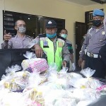Ketua Bhayangkari Cabang Bangli Berikan Bantuan Seratus Paket Sembako ke Masyarakat Terdampak Covid-19