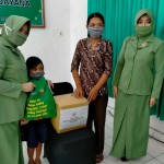 Ketua Persit KCK PD IX/Udayana Baksti Sosial Peduli Warakawuri Dan Anak Yatim
