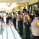 Kapolres Bangli Terima Bantuan Cairan Disinfektan Hasil Kerja Sama Polda Bali Dengan Universitas Udayana
