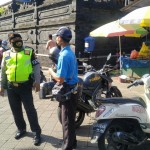 Cegah Penyebaran Covid-19, Satsabhara Polres Badung  Cek Tempat Tongkrongan Anak Muda.