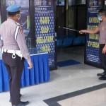 Cegah Covid-19, Penyemprotan Cairan Disinfektan Rutin Dilakukan Di Mapolres Badung.