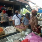 Bersama Kapolsek Susut, Polres Bangli dan Camat Pantau Harga di Pasar Lumbuan.