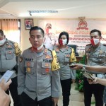 Badung Police Chief Cares about Press Persons Giving Food, Greet Bhayangkara 74th Anniversary.