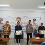 Kapolres Beri Bantuan Mahasiswa Asal Papua, Hut Bhayangkara Ke -74.