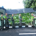 Dandim Klungkung Bersama Perwira Staf Panen Sayur