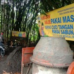 Kapolsek Susut Polres Bangli Edukasi  Warga Agar Pakai Masker dan Helm Saat Berkendara