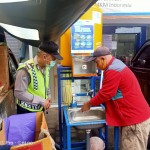 Polsek Susut Polres Bangli Ajak Masyarakat di Pasar Kayuambua Disiplin Patuhi Protokol Kesehatan