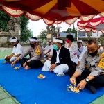 Kapolres Bangli Beserta Rombongan Melaksanakan Persembahyangan di Pura Padmasana Polsek Susut