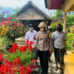 Kompol Utari Petik Buah Pepaya dan Pisang, Jaga Ketahanan Pangan.