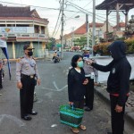 Anggota Polsek Bangli Edukasi Masyarakat Tentang Protokol Kesehatan