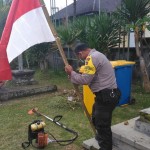 Sinergitas TNI-Polri Bersama Perangkat Desa Taman Bali Pasang Bendera dan Umbul-umbul Menyambut HUT RI Ke-75