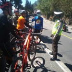 Personil Polsek Kintamani Polres Bangli Lakukan Pendisiplinan Protokol Kesehatan Kepada Masyarakat di Obyek Wisata