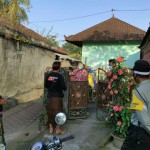 Bhabinkamtibmas Sambangi Warga Positif Covid 19.