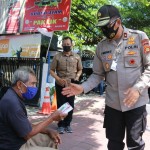 Brigjen Pol Drs. I Wayan Sunartha, Membagikan Masker Gratis Kepada Masyarakat Bali