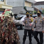 Kunjungan Irwasum Polri di Polres Badung Disambut Virus Celuluk