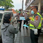 Satlantas Polres Badung, Terus Gencar Bagi-Bagi Masker