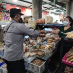 Tim Gabungan TNI- POLRI dan Pol PP Tertibkan PPKM Darurat di Pasar Mengwi.