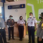 Kabag Ops Putu Riasa Cek Kesiapan Petugas Vaksin di Terminal Mengwi