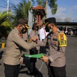Polres Badung,  Berikan Penghargaan Kepada Kapolsek Abiansemal Bersama 14 Personil