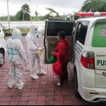 Petugas Jemput Warga Terkonfirmasi Covid-19, Untuk Jalani Isolasi Terpusat.