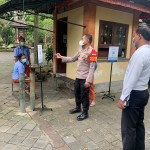 Kapolsek Abiansemal Cek Ketersediaan QR Code Peduli Lindungi di Obyek Wisata.