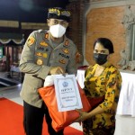 AKBP Leo Dedy Defretes, Beri Penghargaan Kepada Satgas Desa Adat Dalung.