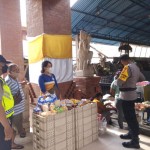 Unit Binmas  Polsek Kuta Utara Pantau  PPKM Level-2  Di Pasar Tradisional Dalung.