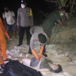 Personel Polsek Nusa Penida Bersama Instansi Terkiat Bantu Evakuasi Korban Akibat Terseret Ombak.