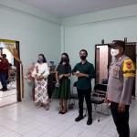 Bripka Gede Eka Ingatkan Prokes Kepada Jemaat Di Gereja Kalam Kudus