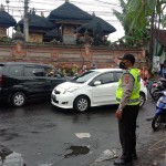 Agar Lalulintas Lancar, Personil Polsek Abiansemal Melaksanakan Pengaturan Rutin.