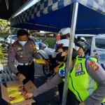 Jumat Berkah Satlantas Polres Badung, Bagi-Bagi Minyak Goreng