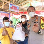 Kapolres Badung Serahkan Bantuan Bibit Jagung Dan Sembako di Subak Tungkub Mengwi