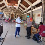 Kompol Darsana Bagikan Sembako Kepada Warga Yang disuntik Vaksin